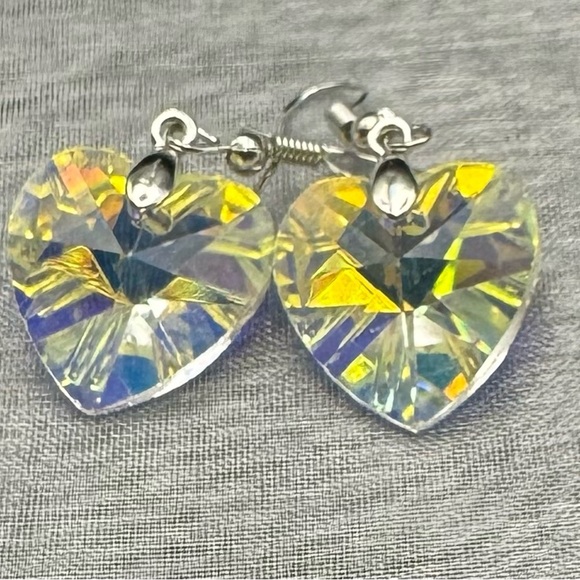 Aurora Borealis Dangle Heart Earrings. Reflective Of Light. Prism Of Colors - Picture 5 of 9